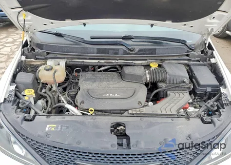 2018 Chrysler Pacifica Touring L Plus z USA, uszkodzony, nr VIN 2C4RC1EG4JR168273